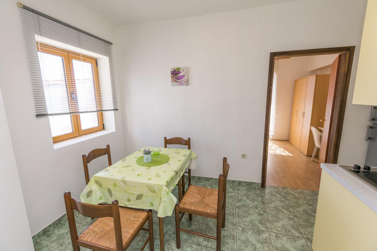 Apartments Ksenija Primošten Eksteriør bilde