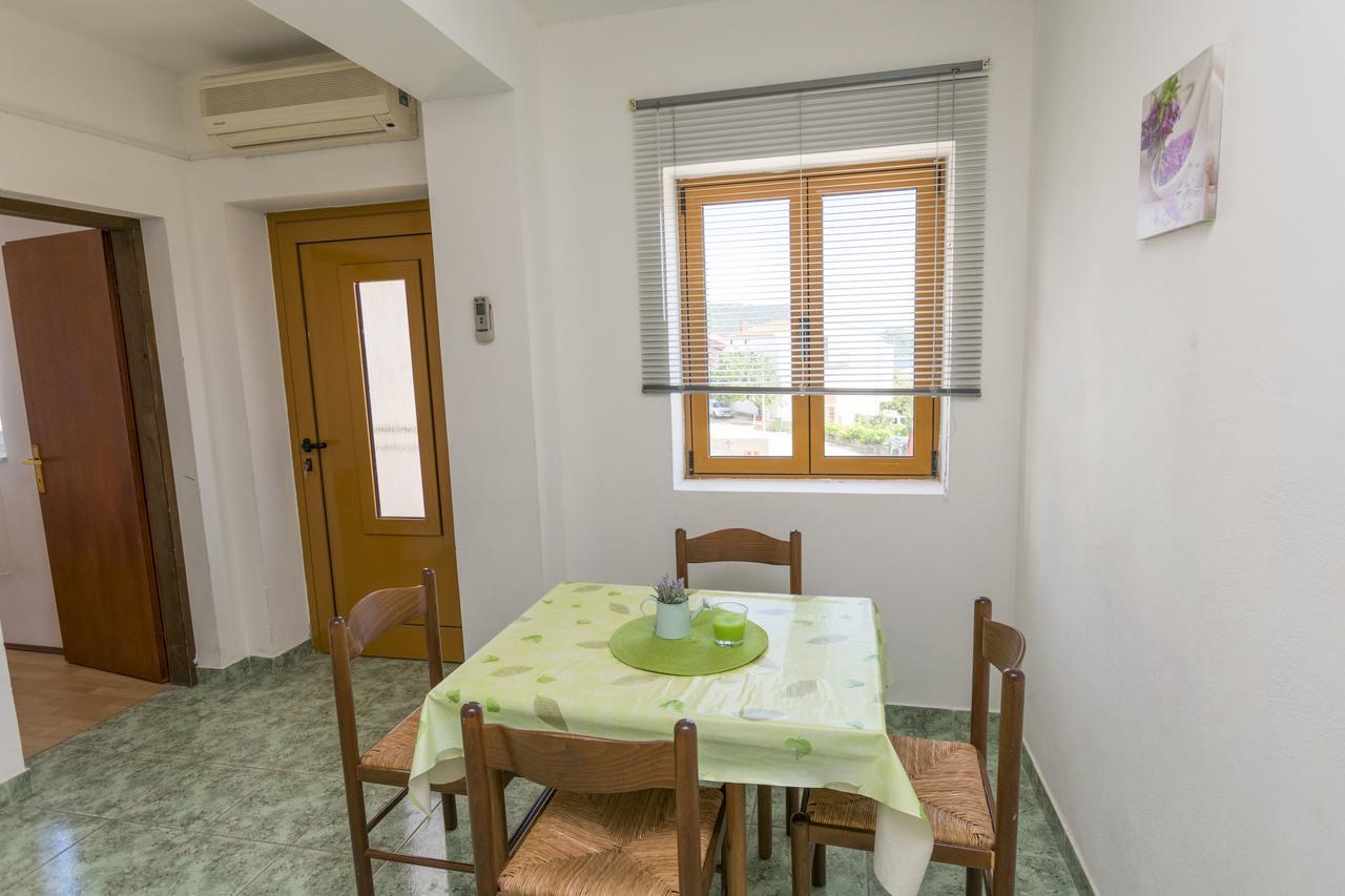 Apartments Ksenija Primošten Eksteriør bilde